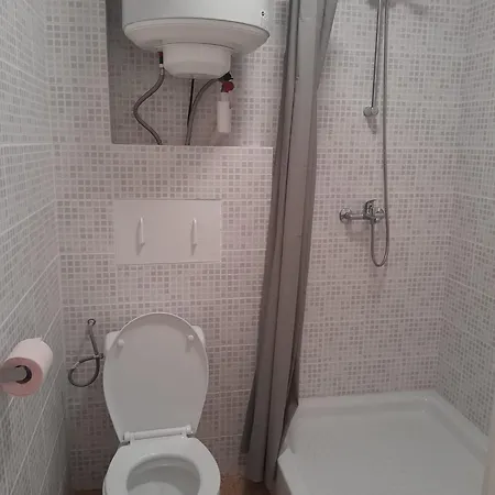 Apartament Avec Balcon 2 *